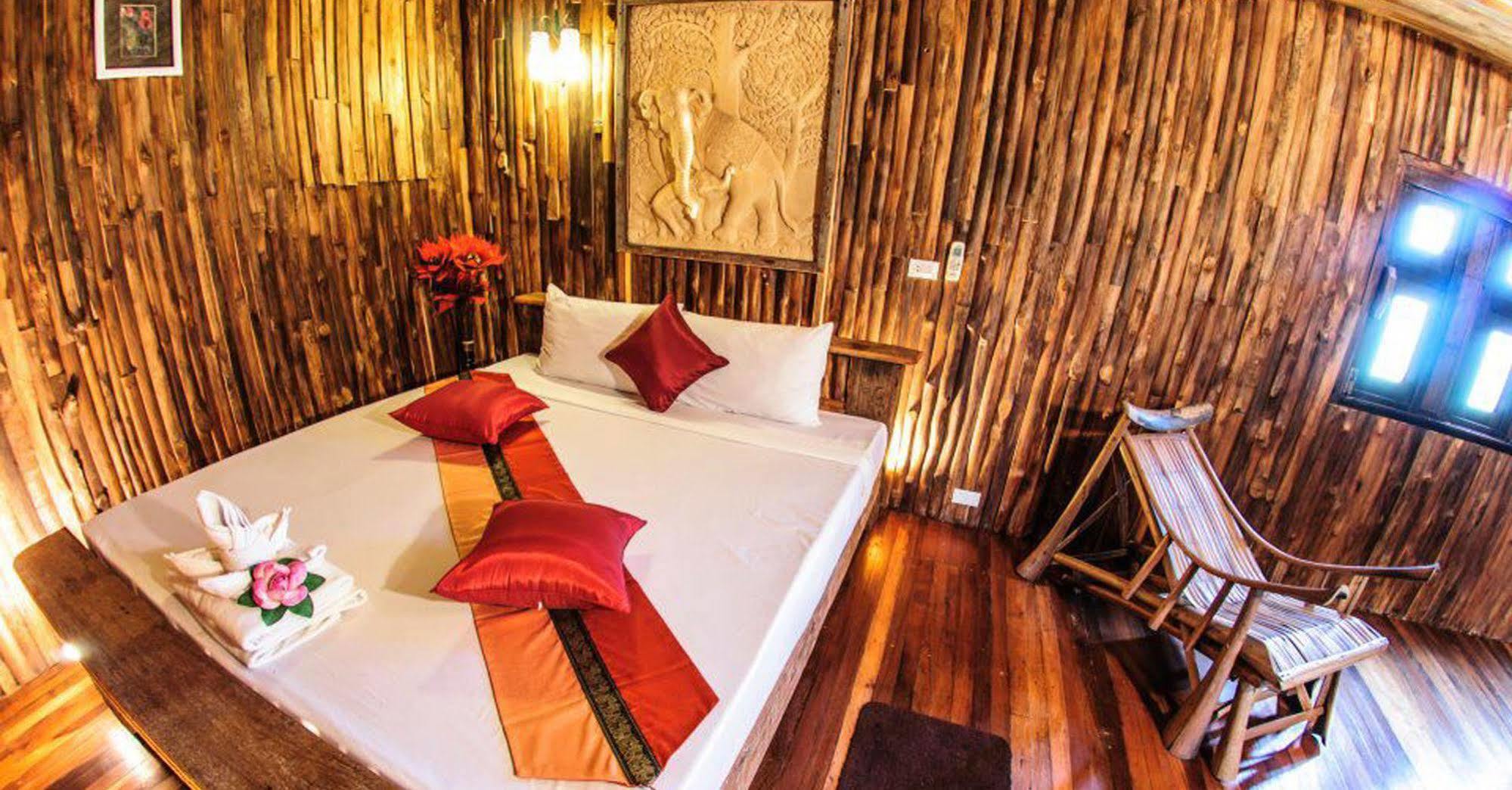 Chart Trip Resort Накхонратчасима Экстерьер фото